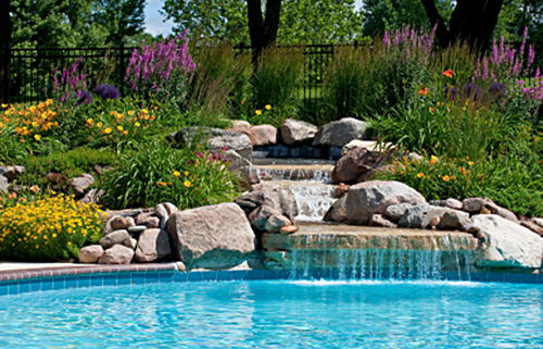 BIO Pool mit Gartenanlage